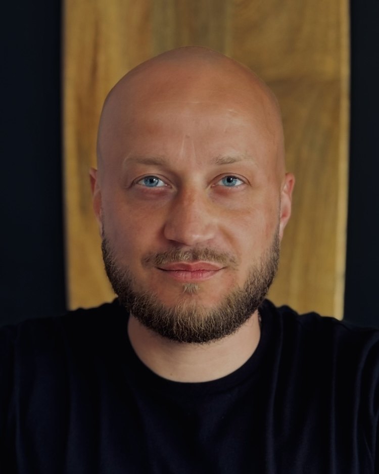 Lukas Mehlhardt, Versicherungsmakler für Beamte